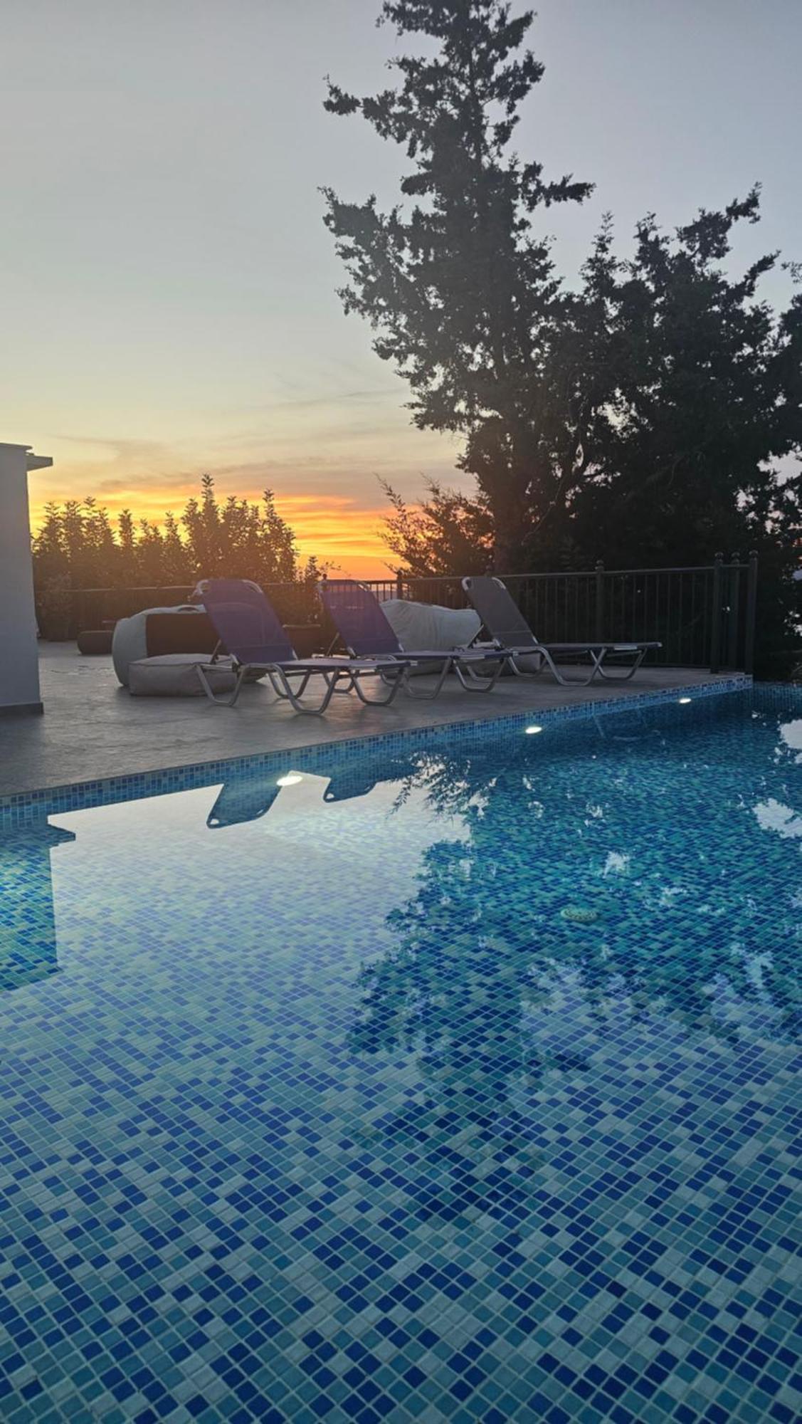 Villa Yolo Almirida エクステリア 写真